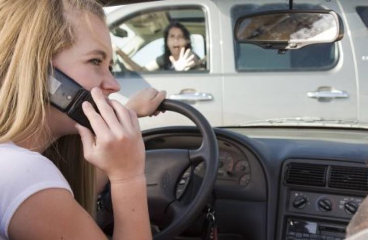 Нужно ли повысить штраф за разговор по телефону за рулем? Мнение эксперта