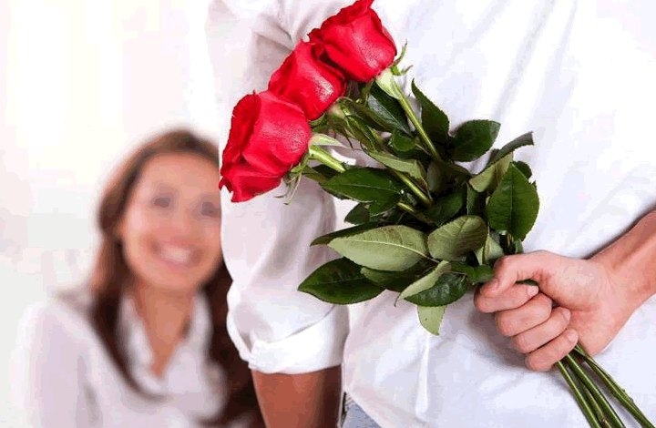 Почему мужчины дарят женщинам цветы