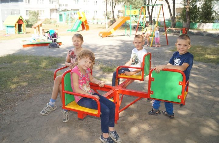 Уже вторая в этом году новая детская площадка устанавливается в Королёве