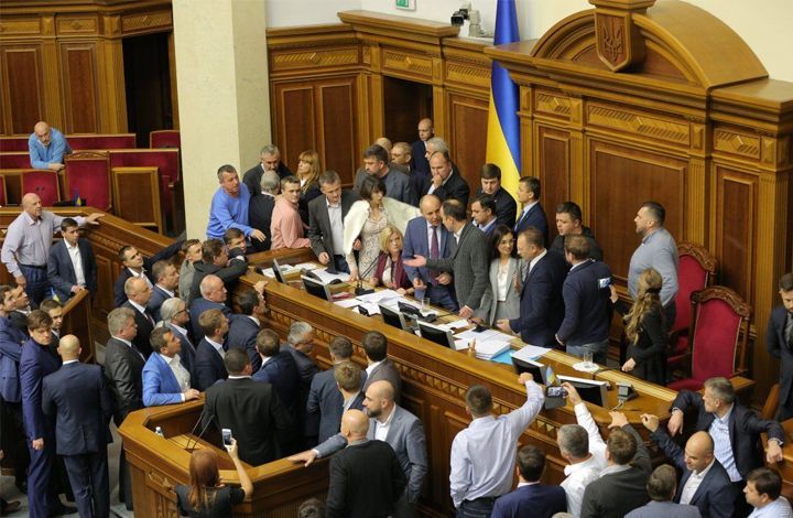 Мнение: законопроект о Донбассе для Порошенко – "заноза"