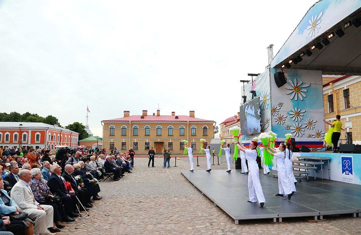 Петербург отмечает День семьи, любви и верности