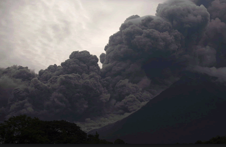 Эксперт: центральноамериканский узел вулканов "взбунтовался"