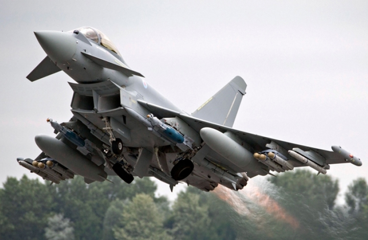 Военный эксперт: летчики НАТО "шалят" в небе над Балтикой