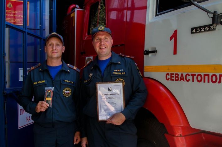 В Севастополе по случаю профессионального праздника наградили пожарных и спасателей