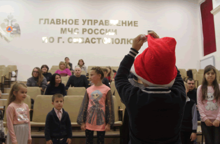 Встреча со сказкой: в севастопольском чрезвычайном ведомстве состоялся театрализованный утренник для детей сотрудников
