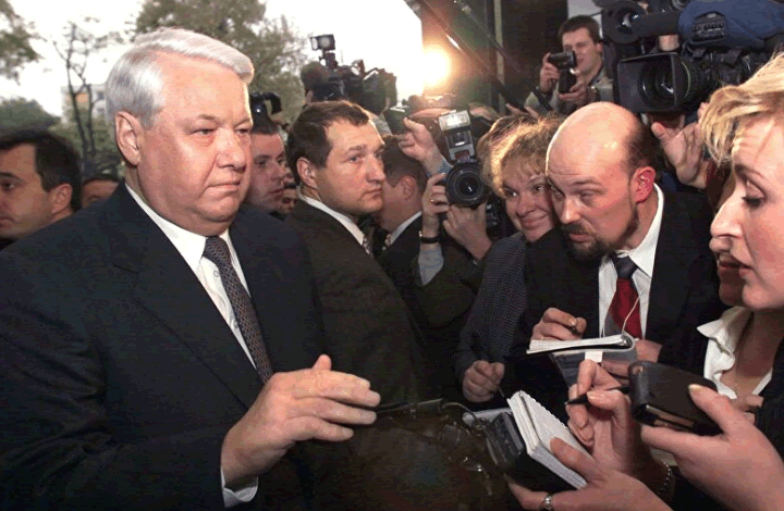 "Я принял решение. Я ухожу". Вовремя ли Ельцин заявил об отставке?