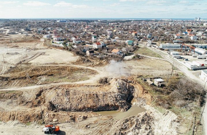 Бомбу, найденную в районе улицы Стахановцев в Севастополе, пиротехники МЧС России уничтожили на месте