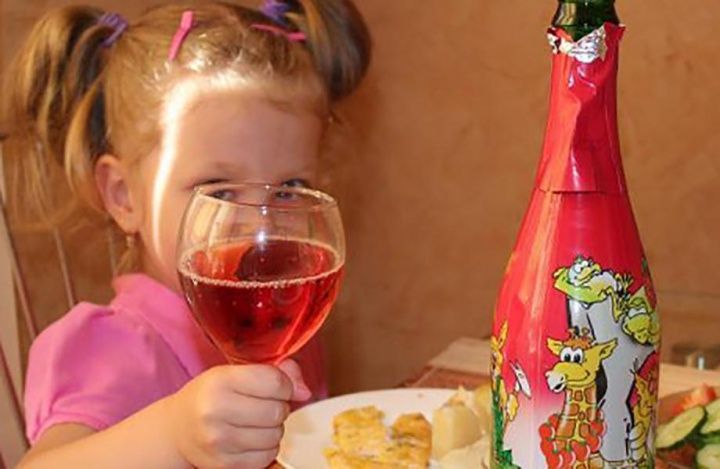 Названы плюсы и минусы запрета детского шампанского в России