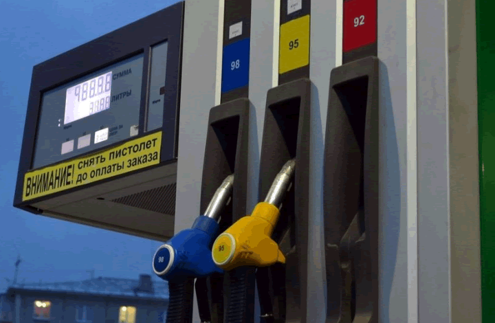В России планируют зафиксировать цены на бензин
