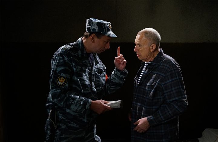 Премьера на НТВ! Андрей Смирнов сбежал из тюрьмы в новой остросюжетной комедии «Динозавр»