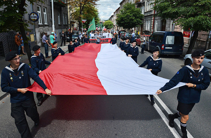 Политолог: взаимоотношения Польши и Украины похожи на "шизофрению"
