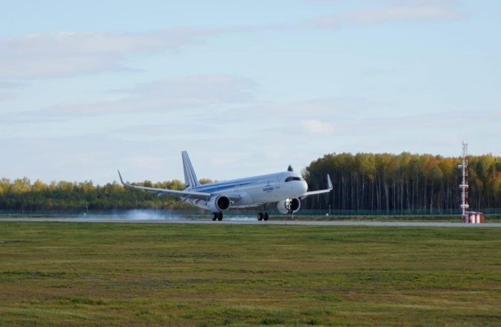 Аэропорт Ремезов принял первый рейс с пассажирами