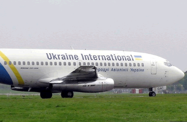 "Бардак". Украинская авиакомпания "забыла" в аэропорту 30 пассажиров