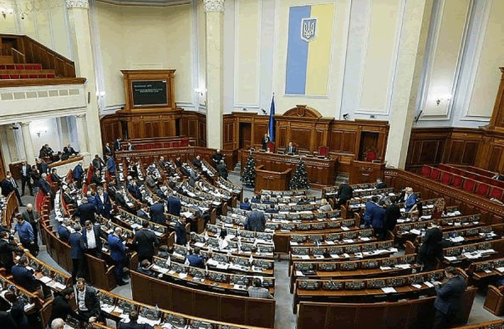 Политолог: часть украинских политиков выступает на стороне войны