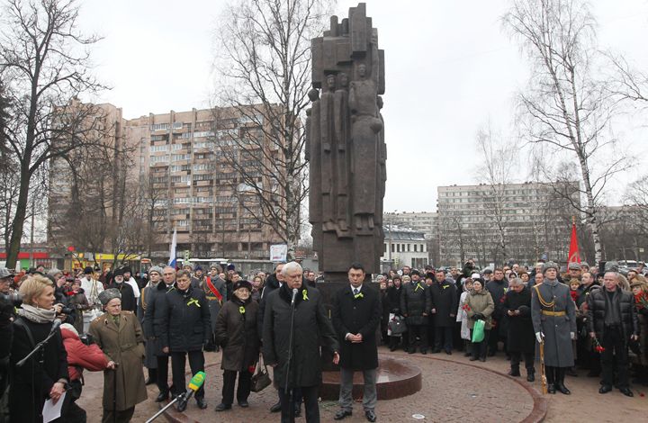 Открытие памятника, посвященный блокадному подвигу ленинградцев