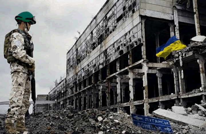 Политик: Украину ведет в пропасть не только конфликт в Донбассе