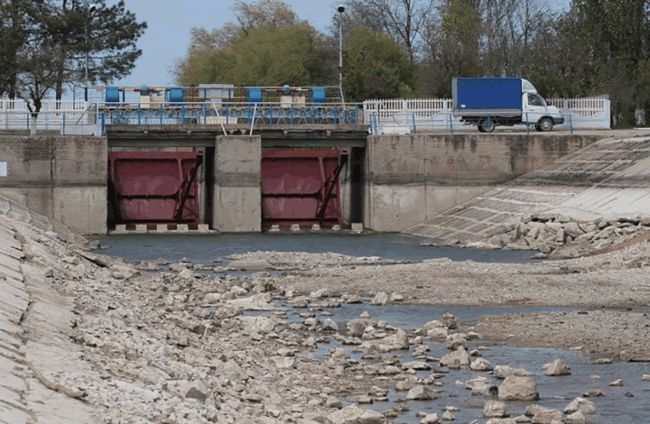 Политолог: идея Киева менять людей на воду - патологическая глупость