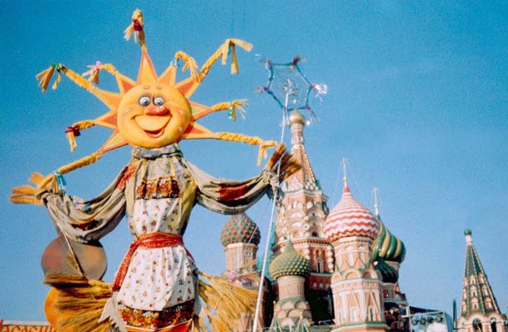 Чаепитие с героями «Алисы в стране чудес», более 250 уличных представлений и 900 мастер-классов: как отпразднуют «Московскую Масленицу» в столичных округах