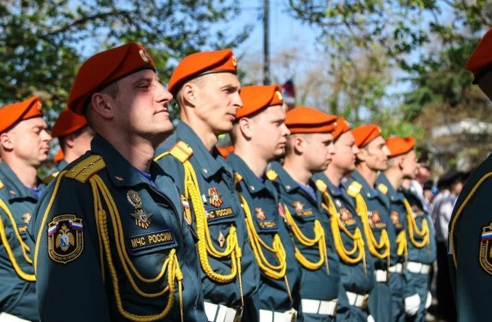 Спасатели МЧС России приняли участие в Севастопольском Параде Победы