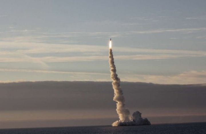 Военный эксперт прокомментировал залповый пуск ракет "Булава"