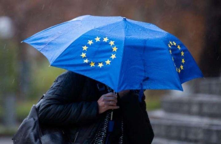 Политический аналитик: "торговля" между лидерами стран ЕС выглядит дико