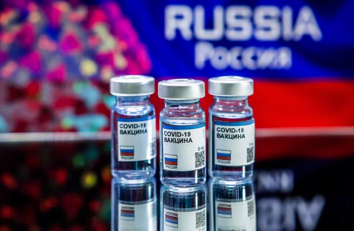 Эксперт объяснил связь экономики России с вакциной от COVID-19
