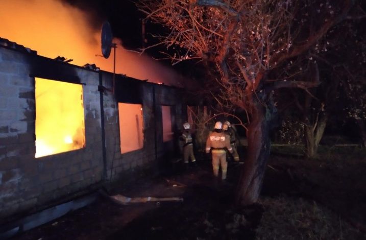 Севастопольские огнеборцы ликвидировали пожар в здании барачного типа