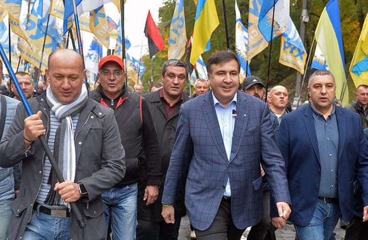 Политолог: в Киеве идет процесс "смены шила на мыло"