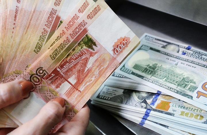 Аналитик нашел объяснение укреплению рубля к евро