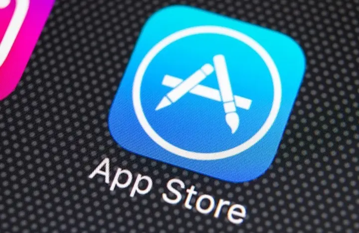 Приложение Сбербанка опять удалили из App Store. Что делать пользователям?