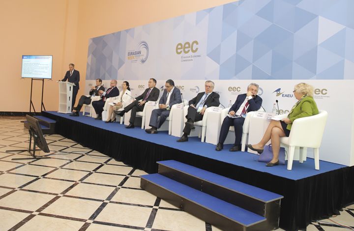 Участники форума «Евразийская неделя» высказались за предоставление гражданам ЕАЭС права на проживание в стране трудоустройства