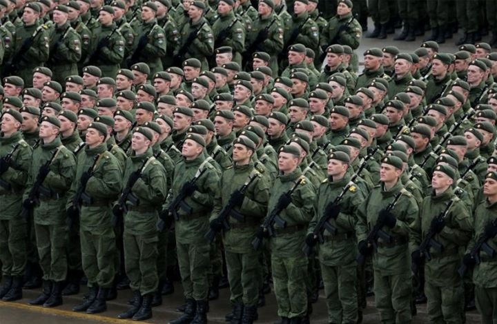 Россияне изменили отношение к армии? Мнение эксперта