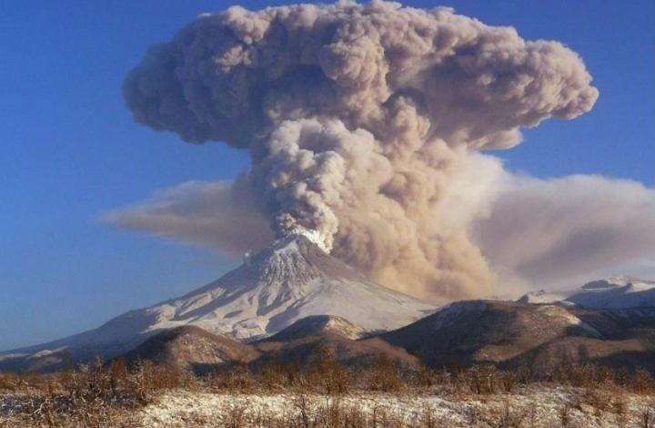 Вулкан Шивелуч на Камчатке «позволяет себе вольности»