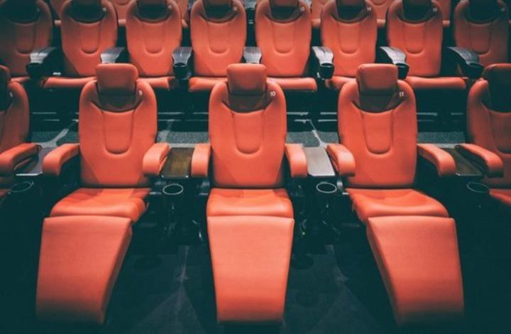 Кинокритик: российские кинотеатры ждут запрета на работу