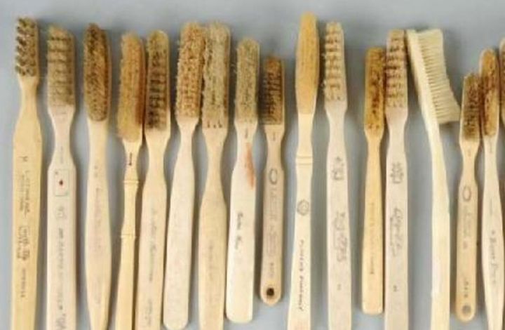 Как менялась зубная щетка с древних времен?