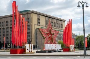 Более 4 тыс. декоративных элементов установили в Москве ко Дню Победы