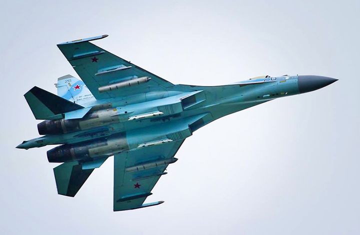 Военный летчик рассказал, почему РФ не отказывается от истребителей Су-35