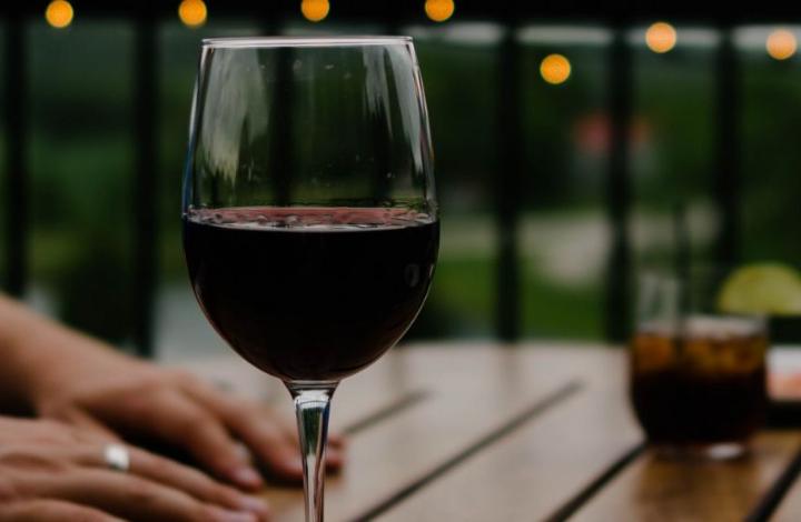 "Дефицита алкоголя не будет": экономист о проблемах с импортом спиртного
