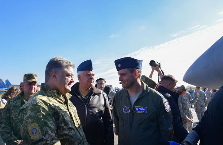 Политолог объяснил, почему Порошенко пригрозил России украинской авиацией