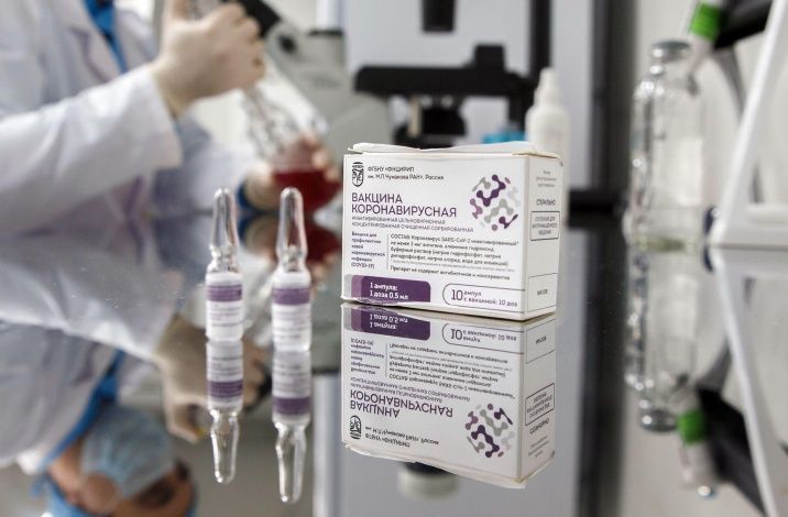 Россияне больше доверяют отечественным вакцинам от коронавируса: каждый пятый назвал Спутник V самым эффективным и безопасным препаратом из зарегистрированных