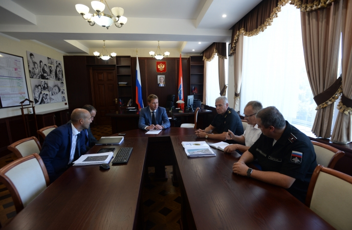 В правительстве обсудили строительство объектов социальной инфраструктуры с командующим Черноморским флотом