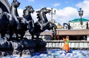 Московские фонтаны начали готовить к открытию сезона