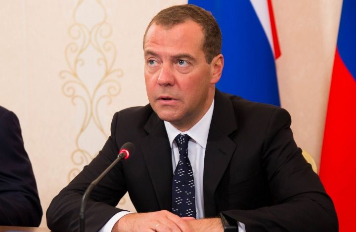 Зачем Дмитрий Медведев увольняет чиновников? Мнение эксперта