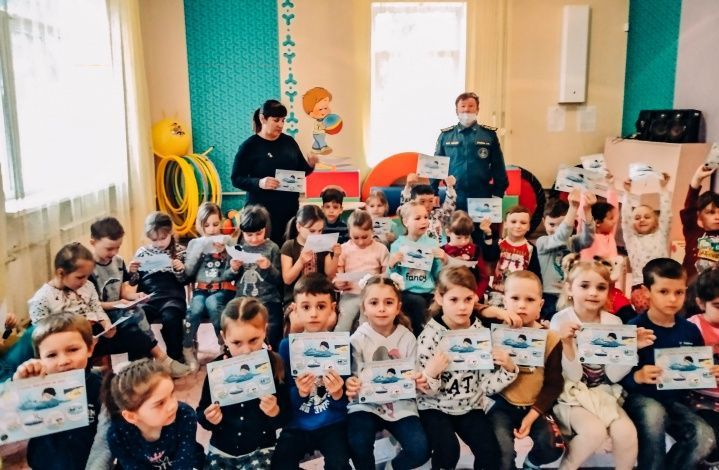 Малышам – о безопасности: в Севастополе сотрудники ГИМС знакомят дошкольников с правилами безопасности на воде