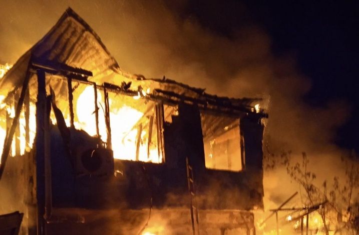Севастопольские огнеборцы ликвидировали пожар повышенного ранга в Гагаринском районе Севастополя