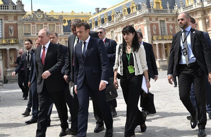 Мнение: Франция попытается стать "мостом" между Россией и Западом