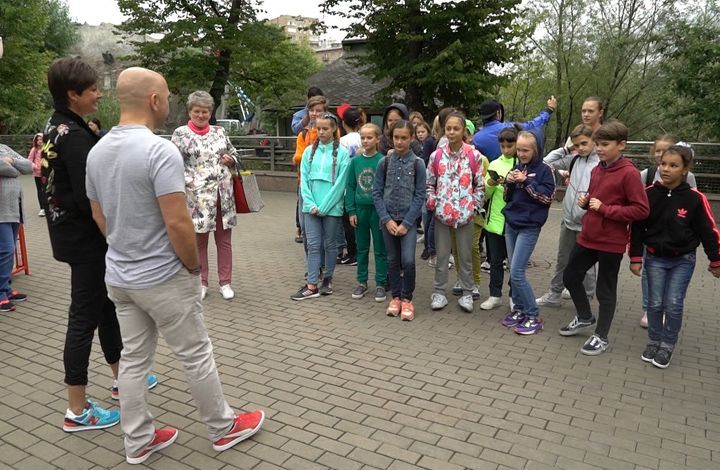 Солисты дуэта «Непара» посетили зоопарк вместе  с участниками «Ты супер! Танцы»