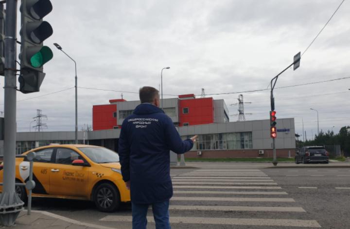Народный фронт добился установки светофора возле метро «Улица Дмитриевского»