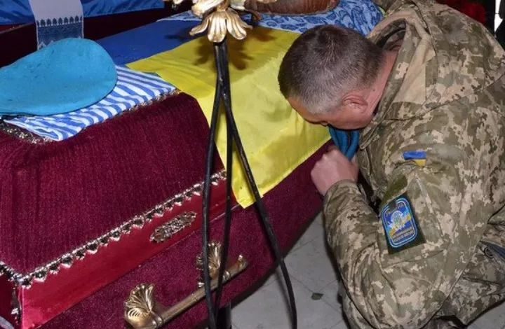 Политолог о суицидах в ВСУ: украинские военные ищут "другой выход"