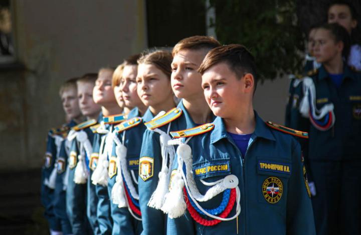 Верность традициям. В Севастополе кадеты МЧС России торжественно приняли присягу
